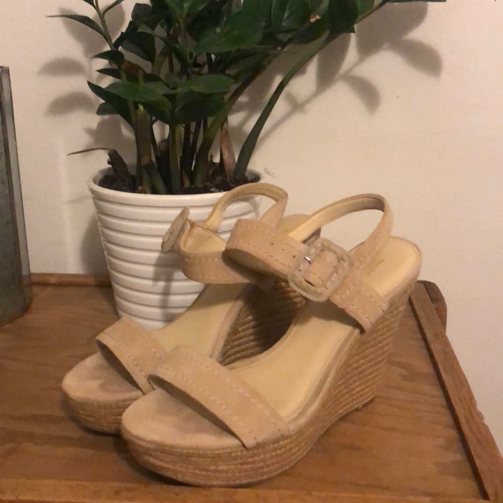 Marc Fisher blush suede wedges size 9.5